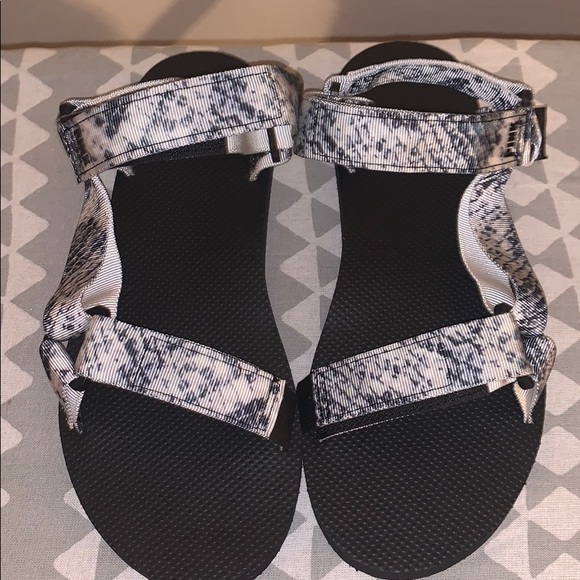 Sandals - Picture 1 of 3